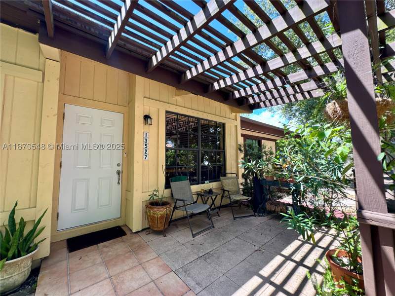 2 bedroom Townhouse at 13527 SW 101st Ln, Cindis Place Sec 2, Miami — photo 5