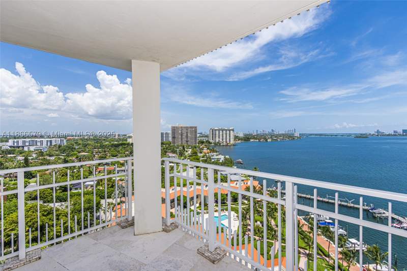 2 bedroom Condominium at 4000 Towerside Ter 1701, The Towers Of Quayside Co, Miami — photo 2