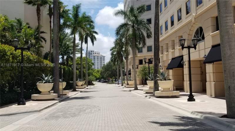 1 bedroom Condominium at 888 S Douglas Rd 1213, Puerta De Palmas Condo, Coral Gables — photo 5