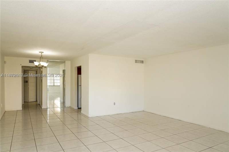 1 bedroom Condominium at 11855 NE 19th Dr 10, Sutton House Condo, North Miami — photo 2