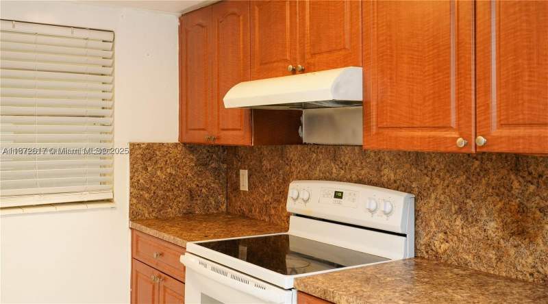 1 bedroom Condominium at 11855 NE 19th Dr 10, Sutton House Condo, North Miami — photo 4