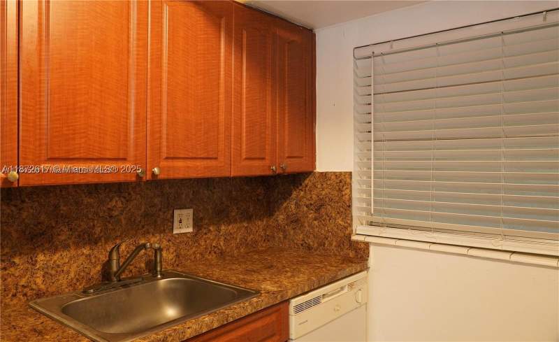 1 bedroom Condominium at 11855 NE 19th Dr 10, Sutton House Condo, North Miami — photo 5