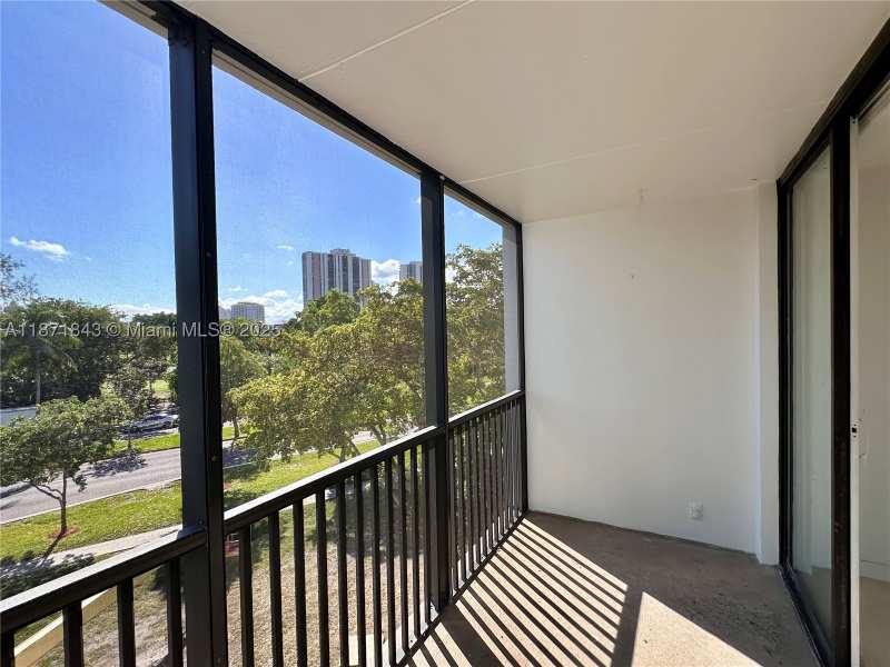 1 bedroom Condominium at 3301 N Country Club Dr 410, Bravura I Condo, Aventura — photo 1