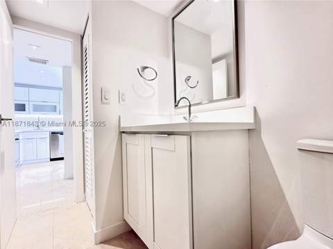 3301 N Country Club Dr 410, Aventura FL - photo 10 of 21