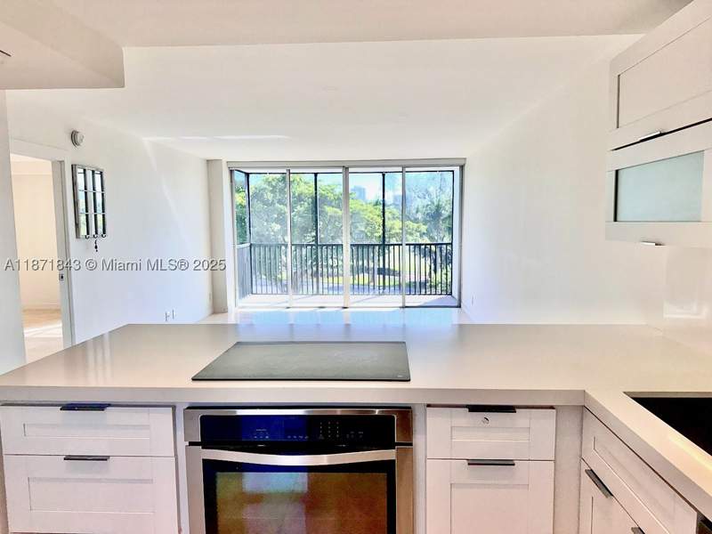 1 bedroom Condominium at 3301 N Country Club Dr 410, Bravura I Condo, Aventura — photo 3