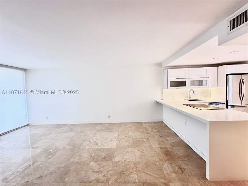 1 bedroom Condominium at 3301 N Country Club Dr 410, Bravura I Condo, Aventura — photo 5