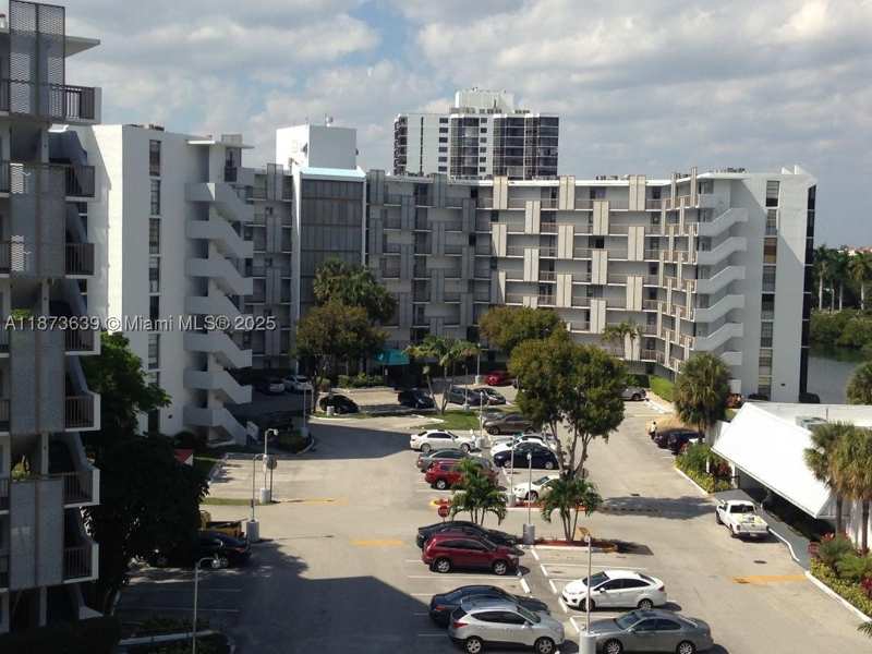 3 bedroom Condominium at 3475 N Country Club Dr 116, Ensenada Condo Bldg E-Ii, Aventura — photo 1