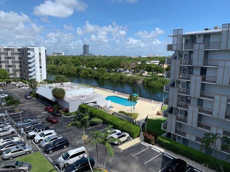 3 bedroom Condominium at 3475 N Country Club Dr 116, Ensenada Condo Bldg E-Ii, Aventura — photo 2