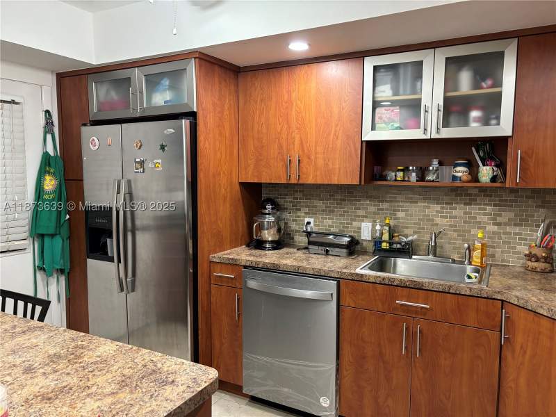 3 bedroom Condominium at 3475 N Country Club Dr 116, Ensenada Condo Bldg E-Ii, Aventura — photo 4
