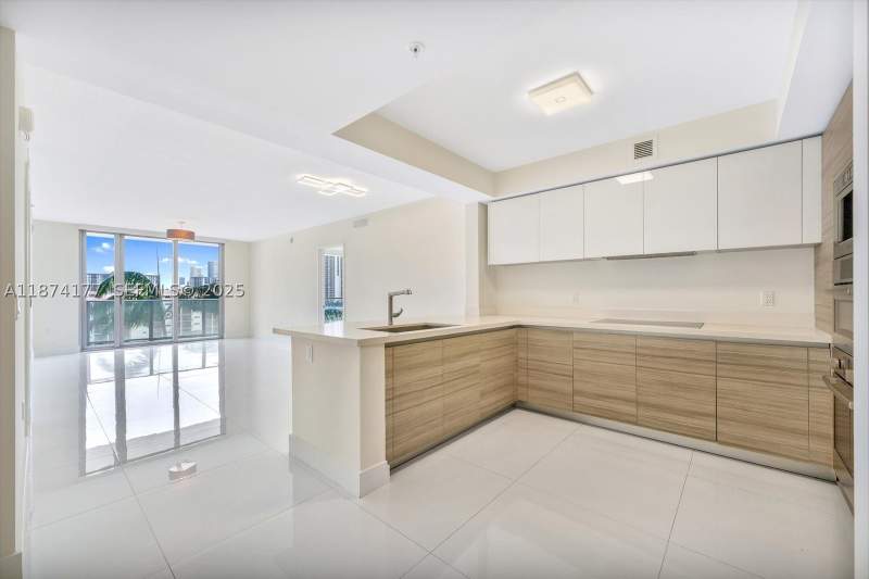 2 bedroom Condominium at 300 Sunny Isles Blvd 4-803, Parque Towers Condo, Sunny Isles Beach — photo 4