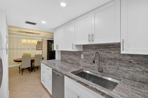 2401 Collins Ave 1005, Miami Beach FL - photo 6 of 19