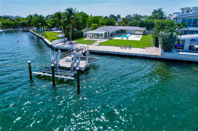 4 bedroom SingleFamilyResidence at 200 Harbor Dr, Tropical Isle Homes Sub 4, Key Biscayne — photo 1