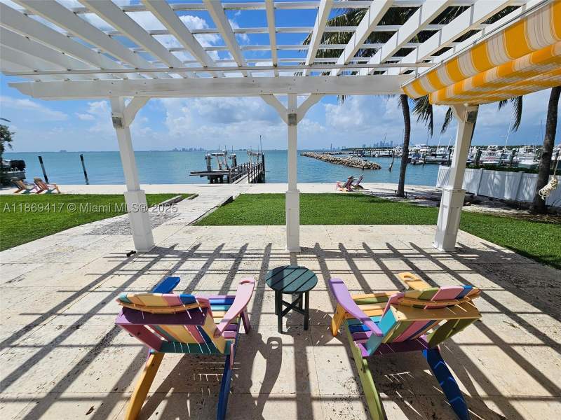 4 bedroom SingleFamilyResidence at 200 Harbor Dr, Tropical Isle Homes Sub 4, Key Biscayne — photo 2