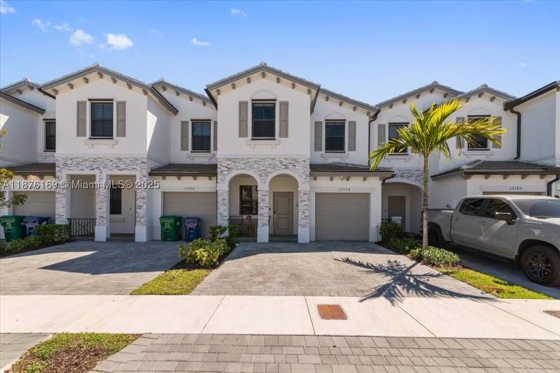 3 bedroom Townhouse at 13378 SW 287th Ter 13378, Pine Isle, Homestead — photo 2