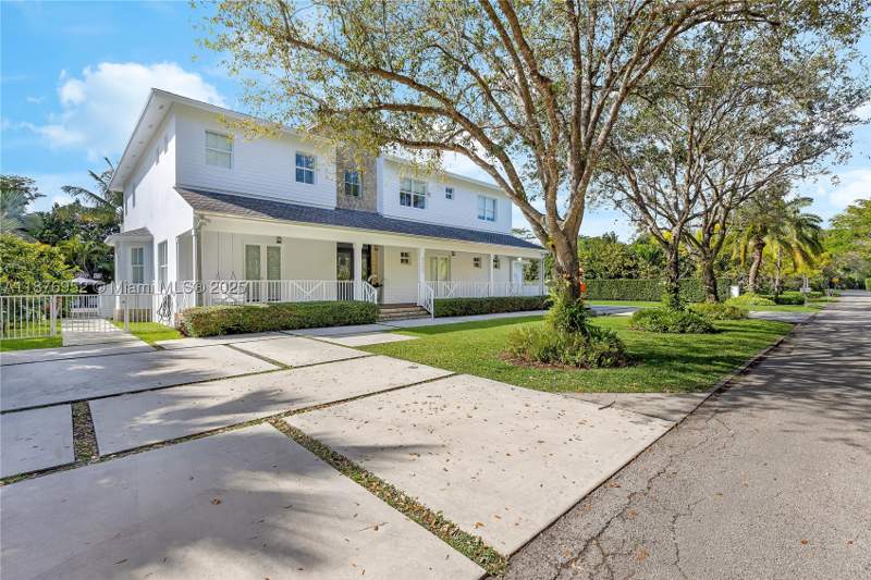 7 bedroom SingleFamilyResidence at 9460 SW 69th Ave, Barbara Park, Pinecrest — photo 3