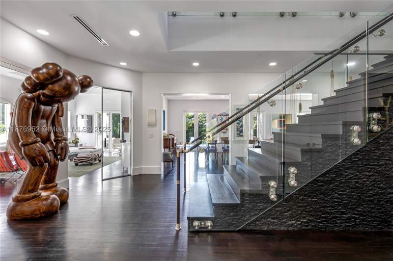 7 bedroom SingleFamilyResidence at 9460 SW 69th Ave, Barbara Park, Pinecrest — photo 5