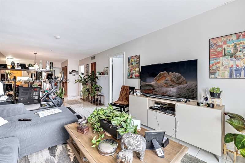 2 bedroom Condominium at 7830 Dickens Ave 202, Dickens Gardens Condo, Miami Beach — photo 1