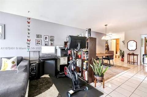7830 Dickens Ave 202, Miami Beach FL - photo 14 of 40