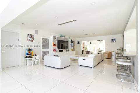 1215 N Biscayne Point Rd, Miami Beach FL - photo 14 of 54