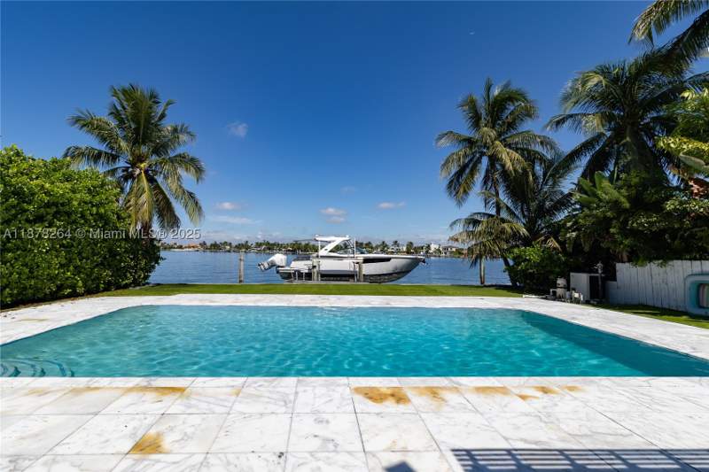 4 bedroom SingleFamilyResidence at 1215 N Biscayne Point Rd, Biscayne Point, Miami Beach — photo 2