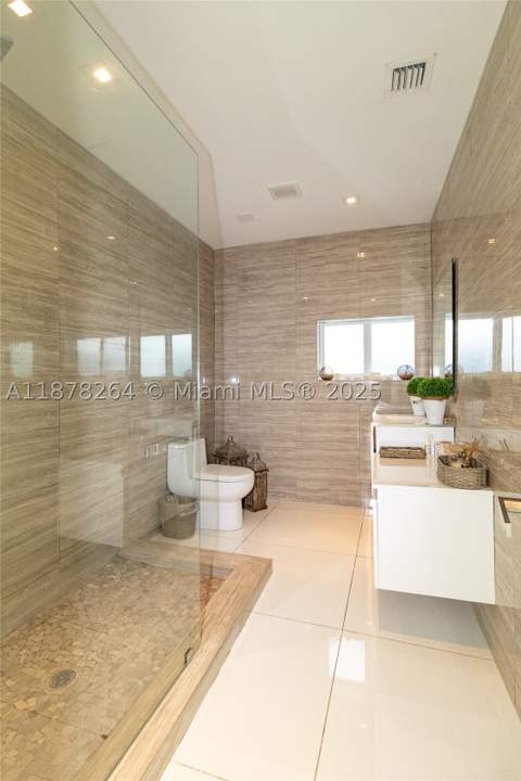 1215 N Biscayne Point Rd, Miami Beach FL - photo 23 of 54
