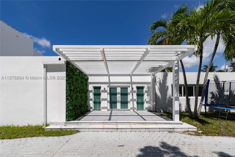 4 bedroom SingleFamilyResidence at 1215 N Biscayne Point Rd, Biscayne Point, Miami Beach — photo 3