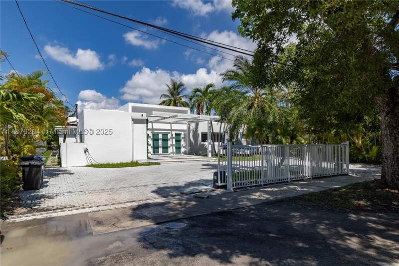 4 bedroom SingleFamilyResidence at 1215 N Biscayne Point Rd, Biscayne Point, Miami Beach — photo 4