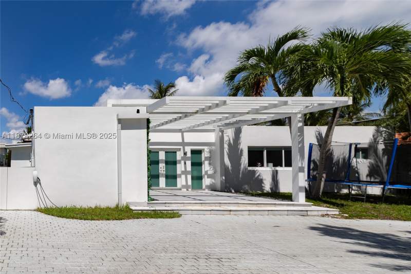 4 bedroom SingleFamilyResidence at 1215 N Biscayne Point Rd, Biscayne Point, Miami Beach — photo 5