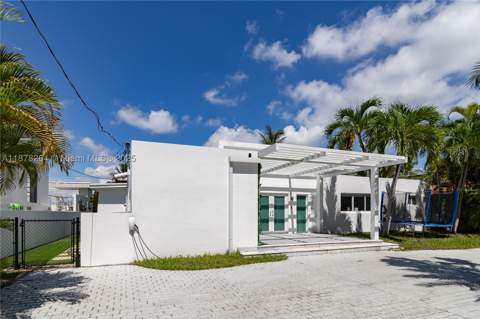 1215 N Biscayne Point Rd, Miami Beach FL - photo 6 of 54