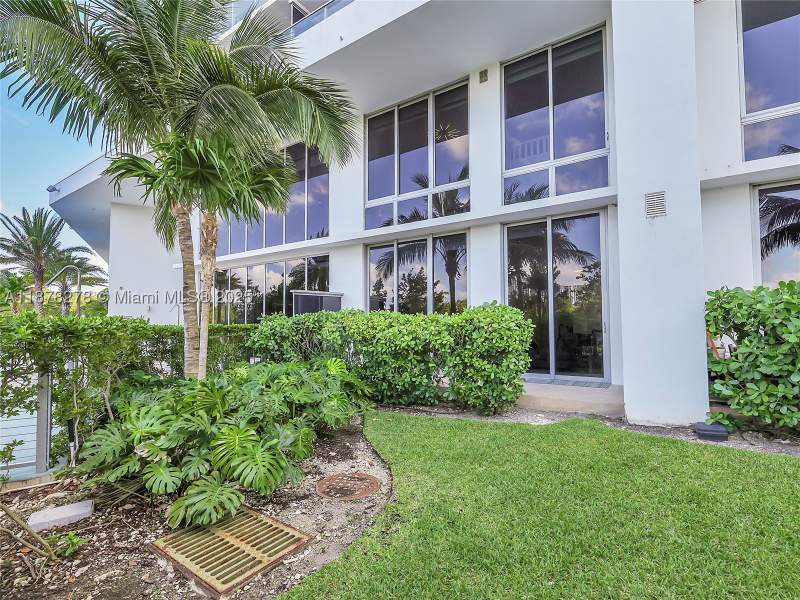 3 bedroom Apartment at 16385 Biscayne Blvd 105, The Harbour, North Miami Beach — photo 2