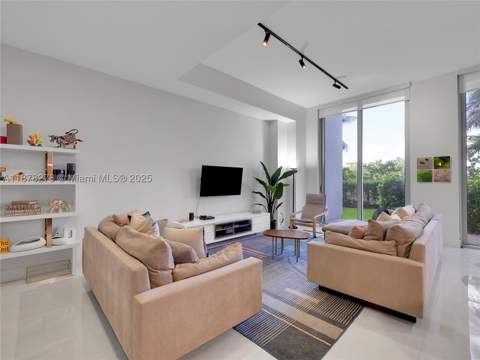 16385 Biscayne Blvd 105, North Miami Beach FL - photo 9 of 25