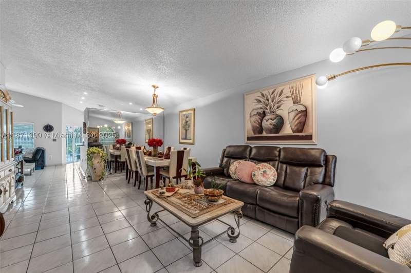 4 bedroom SingleFamilyResidence at 8101 SW 159th Ct, West Garden Homes At Lago, Miami — photo 4
