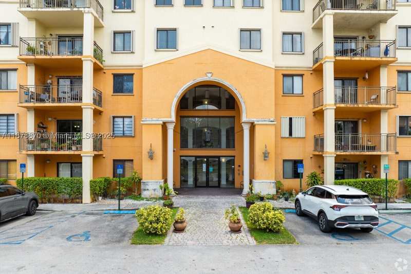 3 bedroom Condominium at 9340 Fontainebleau Blvd W206, Keystone Courts Condo, Miami — photo 1