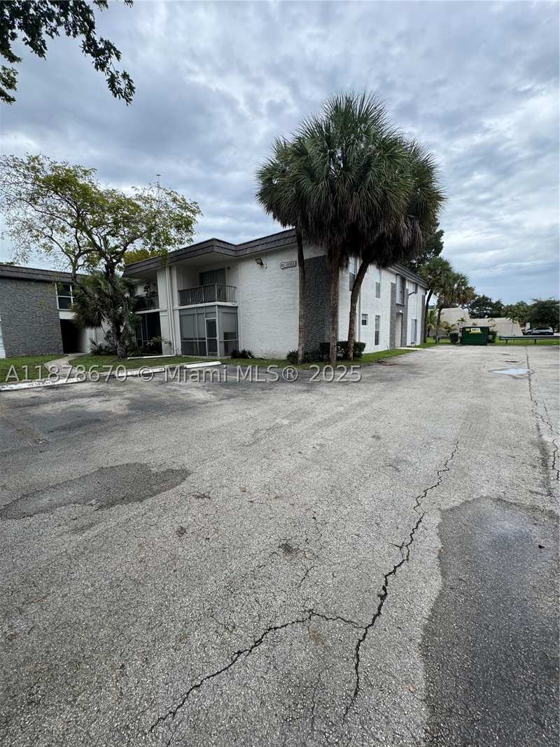 1 bedroom Condominium at 10353 N Kendall Dr Bb2, Kendall Acres Condo Bldg, Miami — photo 1