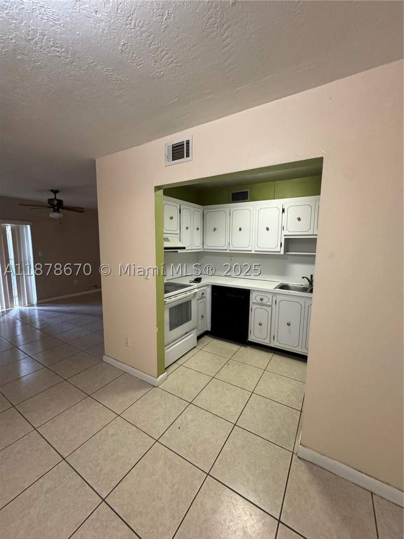 1 bedroom Condominium at 10353 N Kendall Dr Bb2, Kendall Acres Condo Bldg, Miami — photo 5