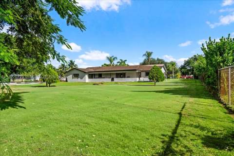 19926 SW 326th St, Homestead FL - photo 7 of 46