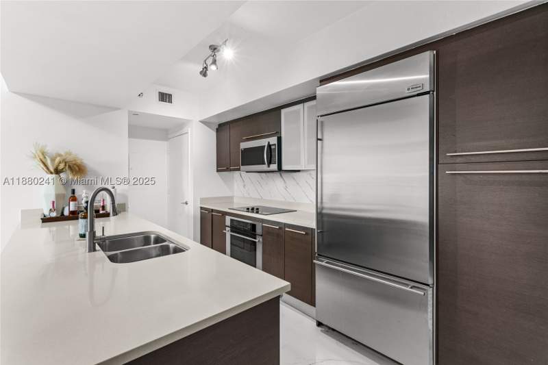 2 bedroom Condominium at 55 SE 6th St 1203, 500 Brickell West Condo, Miami — photo 2