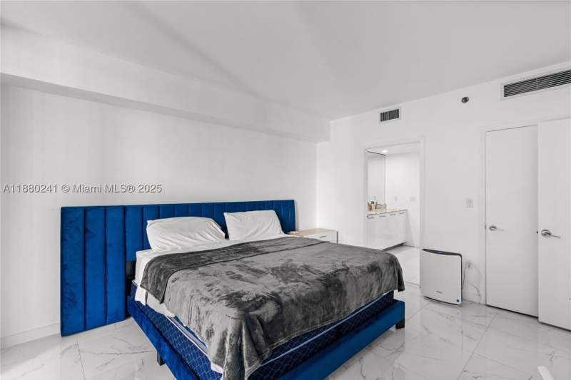 2 bedroom Condominium at 55 SE 6th St 1203, 500 Brickell West Condo, Miami — photo 3