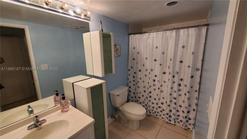 1 bedroom Condominium at 19390 Collins Ave 1124, Oceanview Building A Cond, Sunny Isles Beach — photo 2