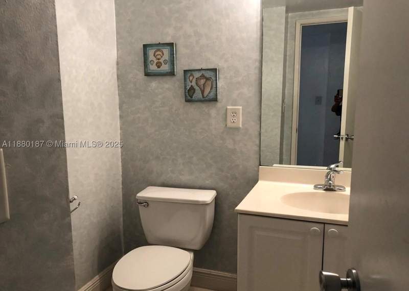 1 bedroom Condominium at 19390 Collins Ave 1124, Oceanview Building A Cond, Sunny Isles Beach — photo 4