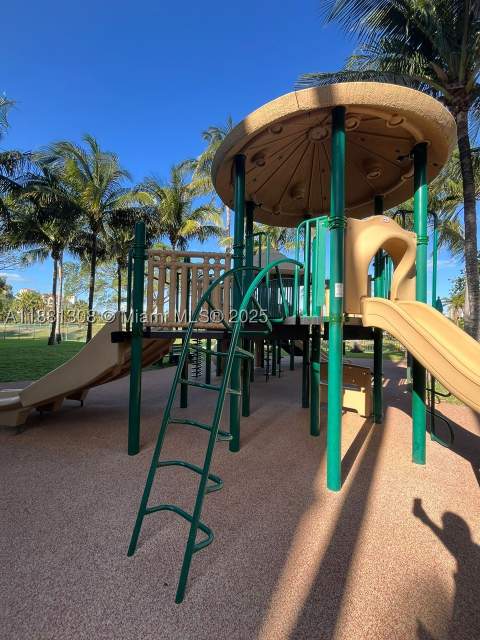 19501 S W country Club dr 1706, Aventura FL - photo 16 of 18