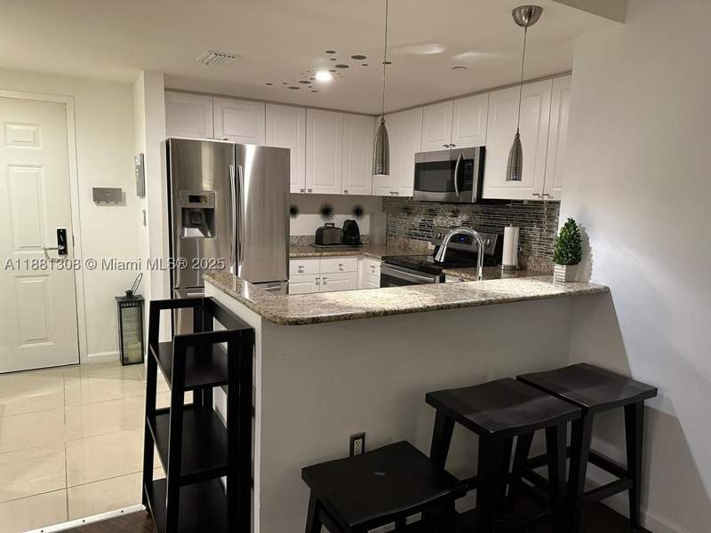 1 bedroom Condominium at 19501 S W country Club dr 1706, Turnberry on the Green, Aventura — photo 4