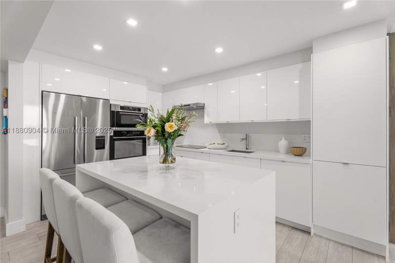 3 bedroom Condominium at 2301 Collins Ave 1523-24, Roney Palace Condo, Miami Beach — photo 3