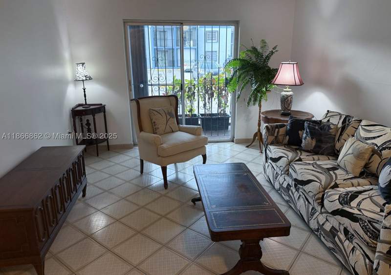 2 bedroom Condominium at 160 SW 30th Ave 109A, Flagler Plaza Condo, Miami — photo 2