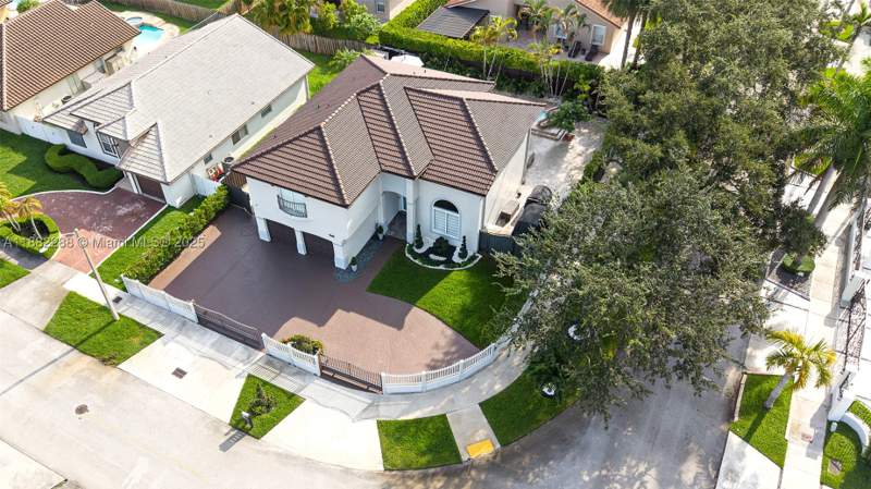 5 bedroom SingleFamilyResidence at 1385 SW 143rd Ct, West Dade Land Sub, Miami — photo 3