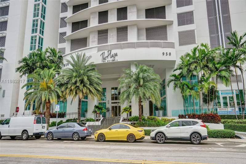 2 bedroom Condominium at 950 Brickell Bay Dr 1704, The Plaza 851 Brickell Co, Miami — photo 2