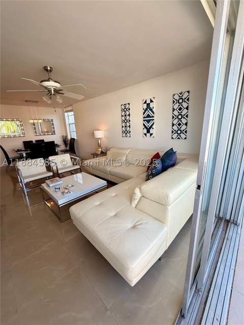 4142 N Jefferson Ave 4D, Miami Beach FL - photo 6 of 32