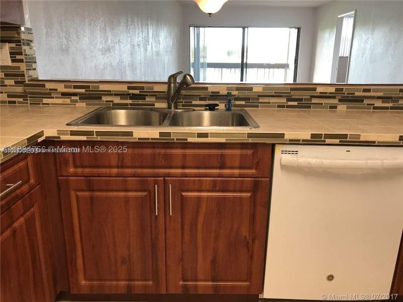 2 bedroom Condominium at 10288 NW 9th St Cir 205, Indian Lk Village Phase 1, Miami — photo 4