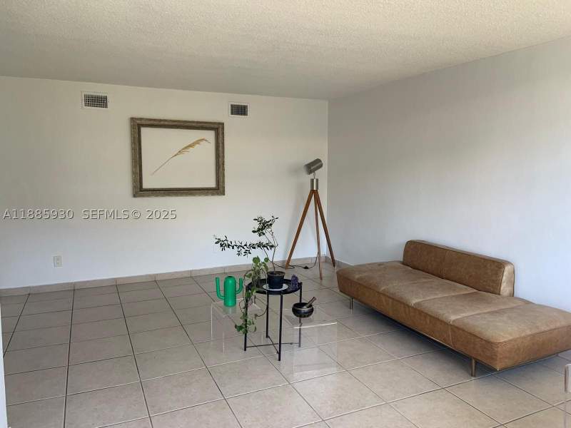 1 bedroom Condominium at 360 Meridian Ave 4C, 360 Bldg Inc Condo, Miami Beach — photo 5