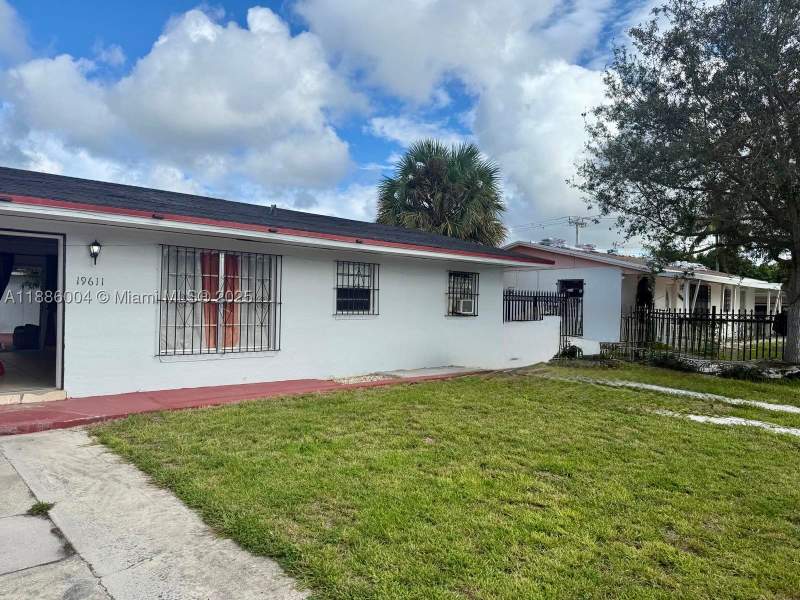 5 bedroom SingleFamilyResidence at 19611 NW 47th Ave, Carol City Gdns 1st Addn, Miami Gardens — photo 2